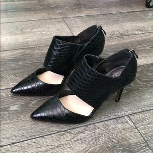 Black pumps Vince Camuto